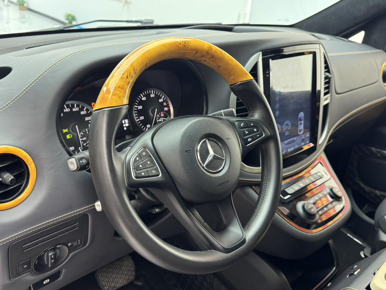 Mercedes-Benz Wei Ting 2018 thumb 6