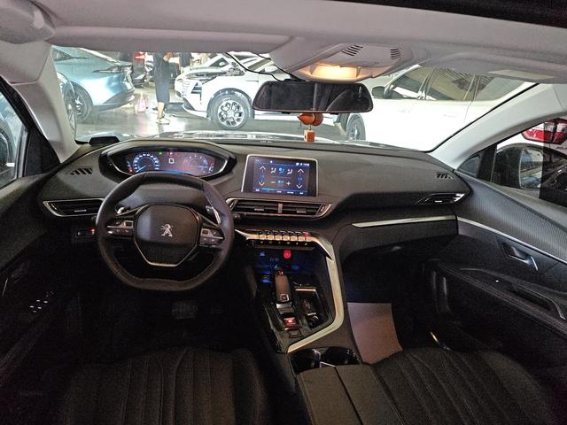 Peugeot 5008 2017 thumb 4