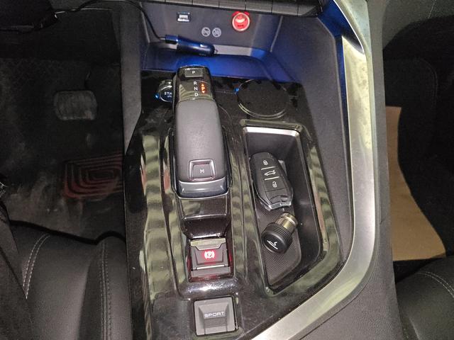 Peugeot 5008 2017 thumb 8