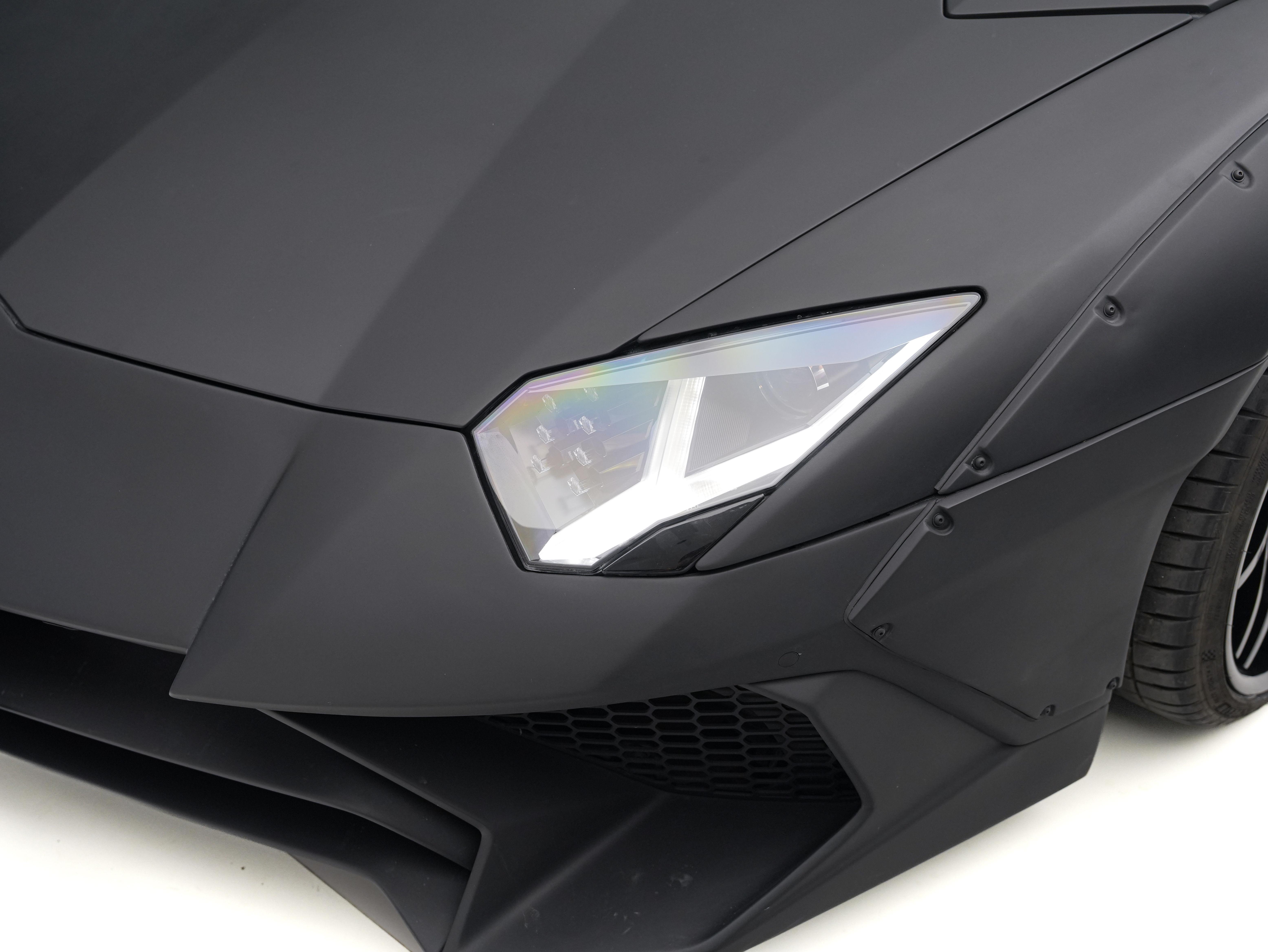 Lamborghini Aventador 2013 thumb 5