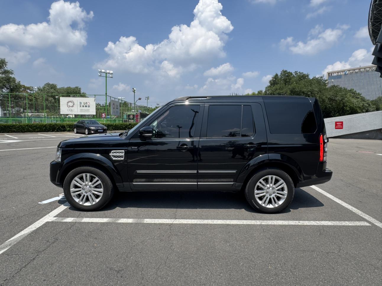 Land Rover Discovery 2015 thumb 2