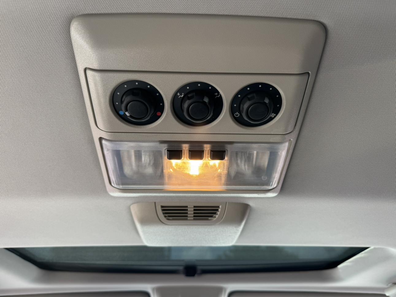 Land Rover Discovery 2015 thumb 8