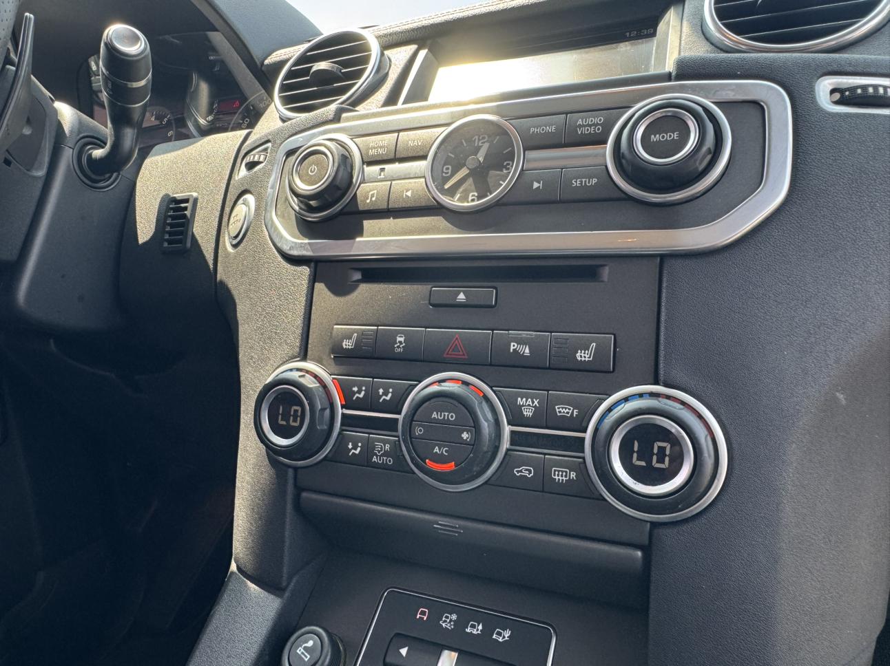 Land Rover Discovery 2015 thumb 10
