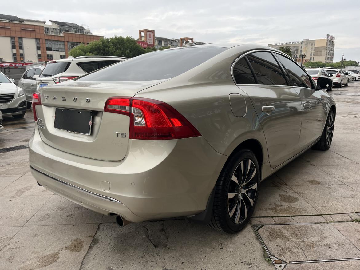 Volvo S60 2019 thumb 4
