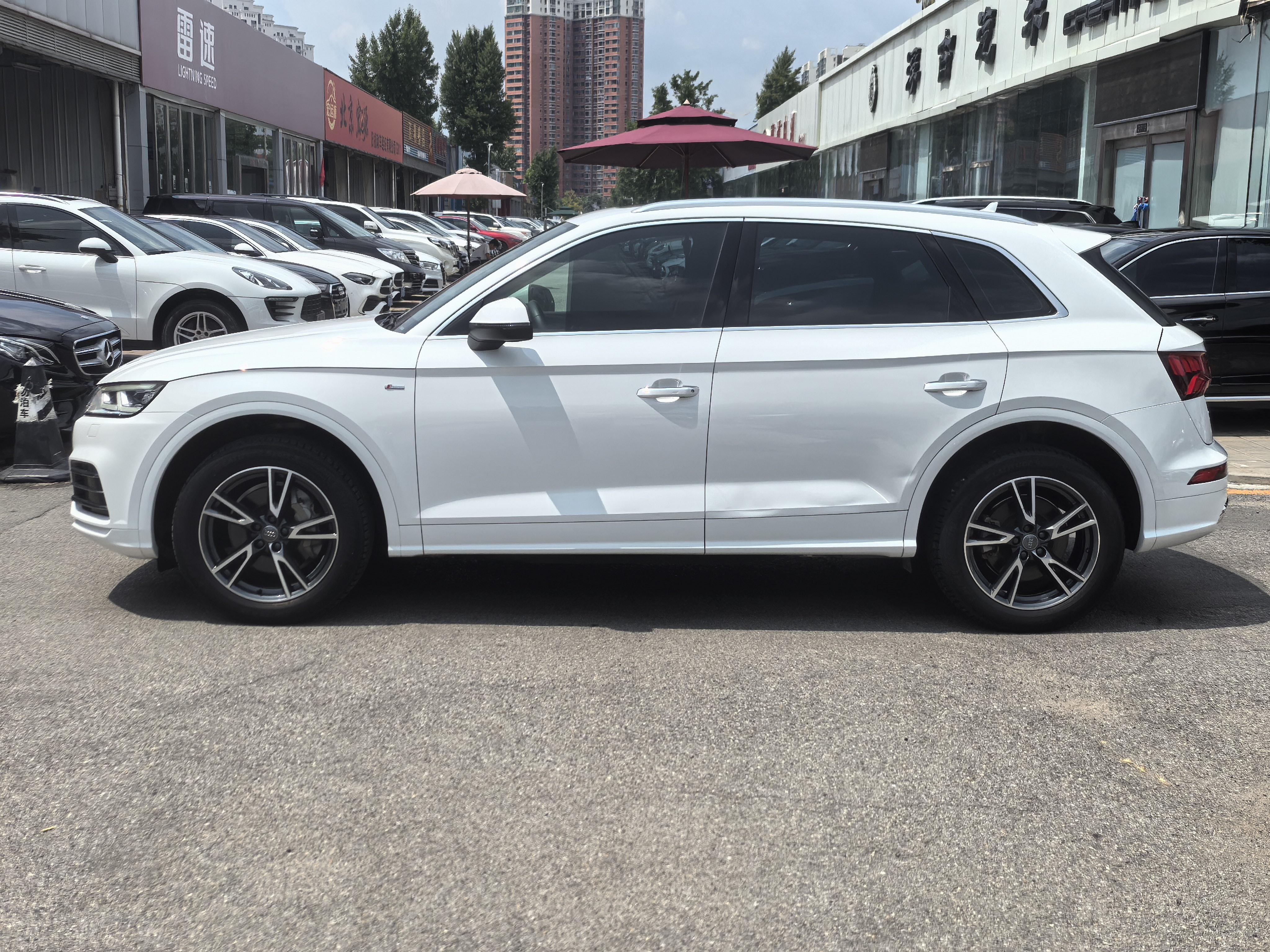 Audi Q5 2018 thumb 2
