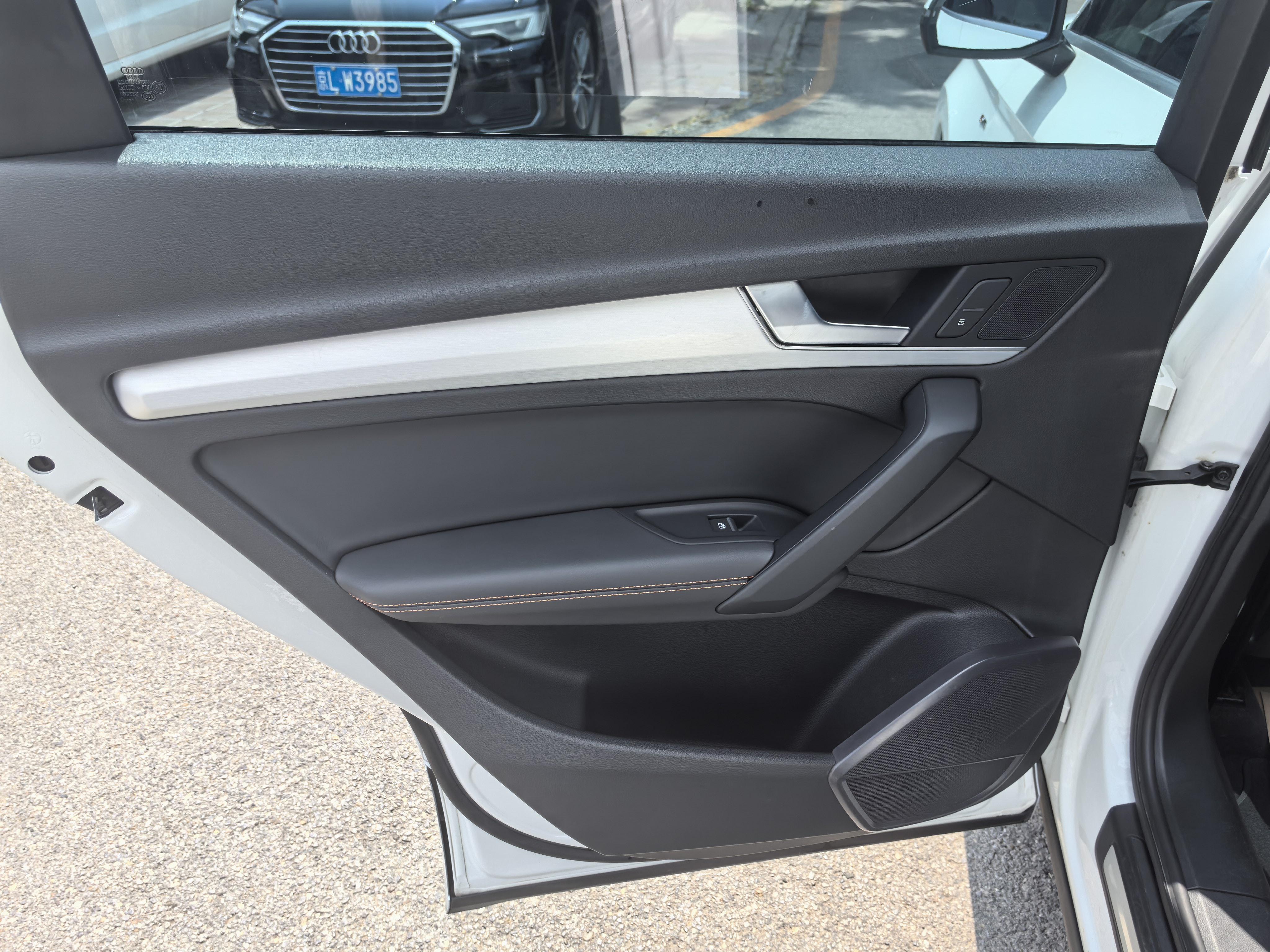 Audi Q5 2018 thumb 11