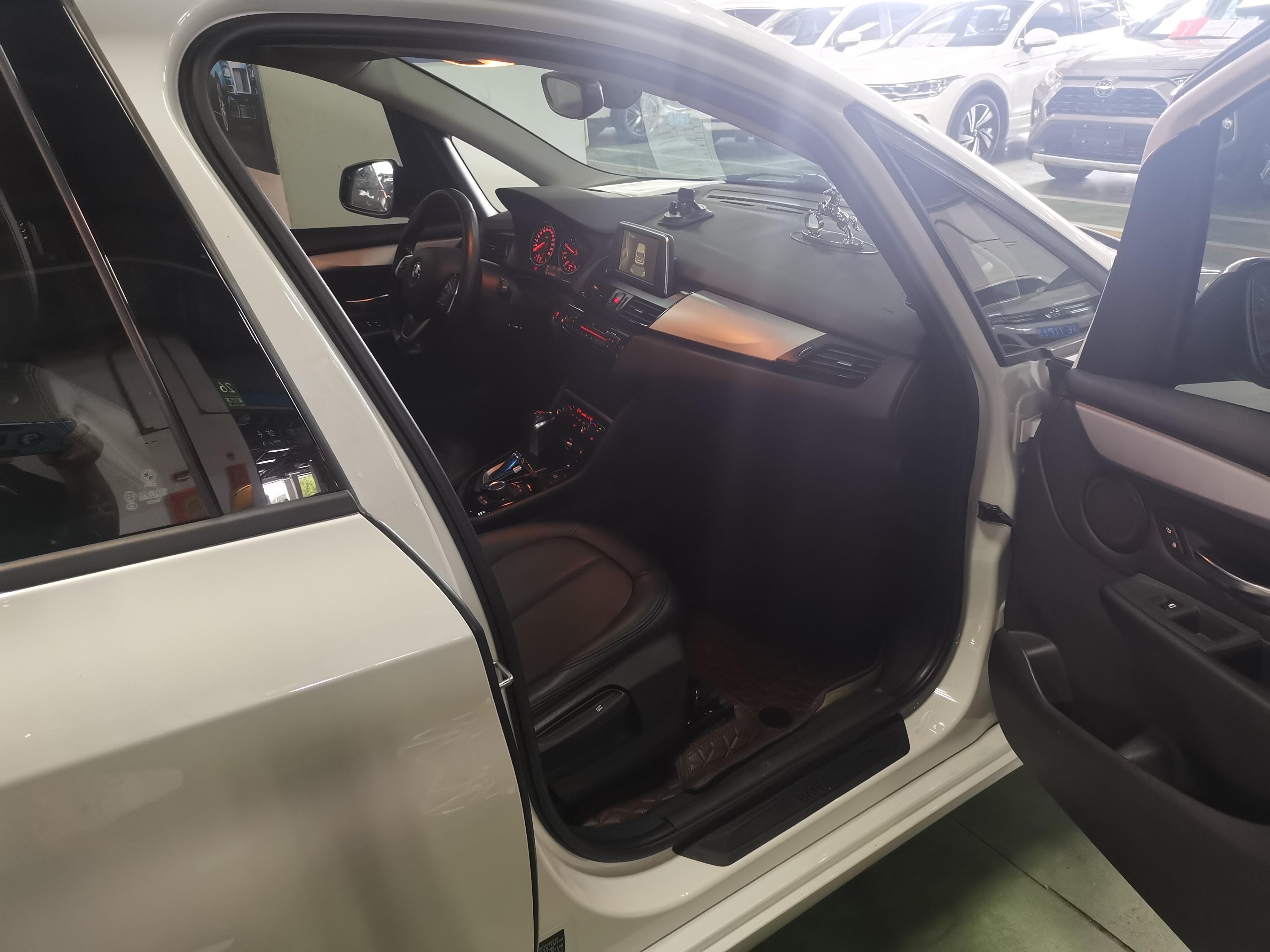 BMW 2 серии Active Tourer 2016 thumb 6