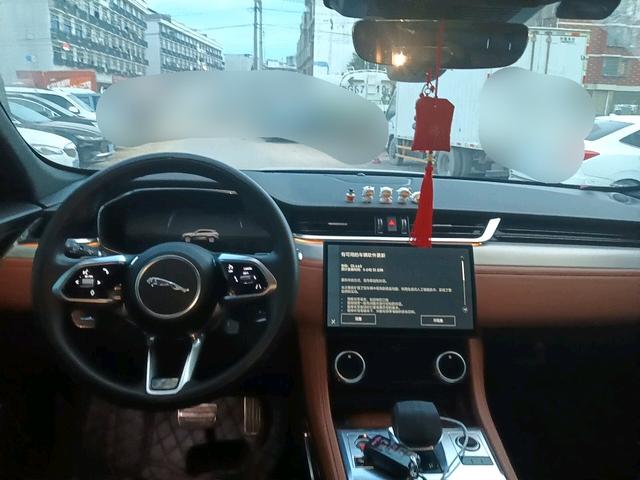 Jaguar F-Pace 2025 thumb 3