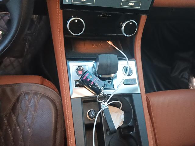 Jaguar F-Pace 2025 thumb 7
