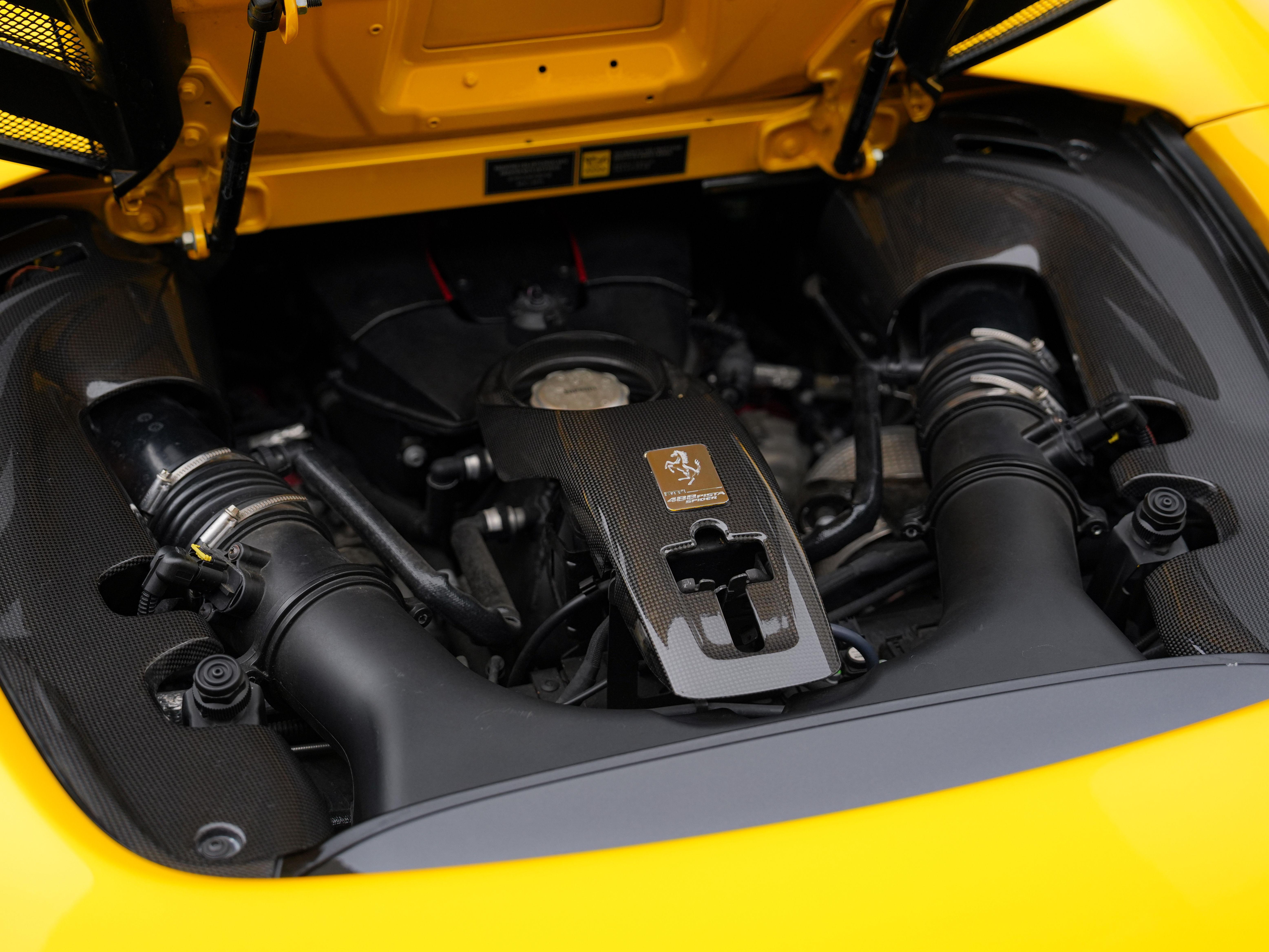 Ferrari 488 2019 thumb 4
