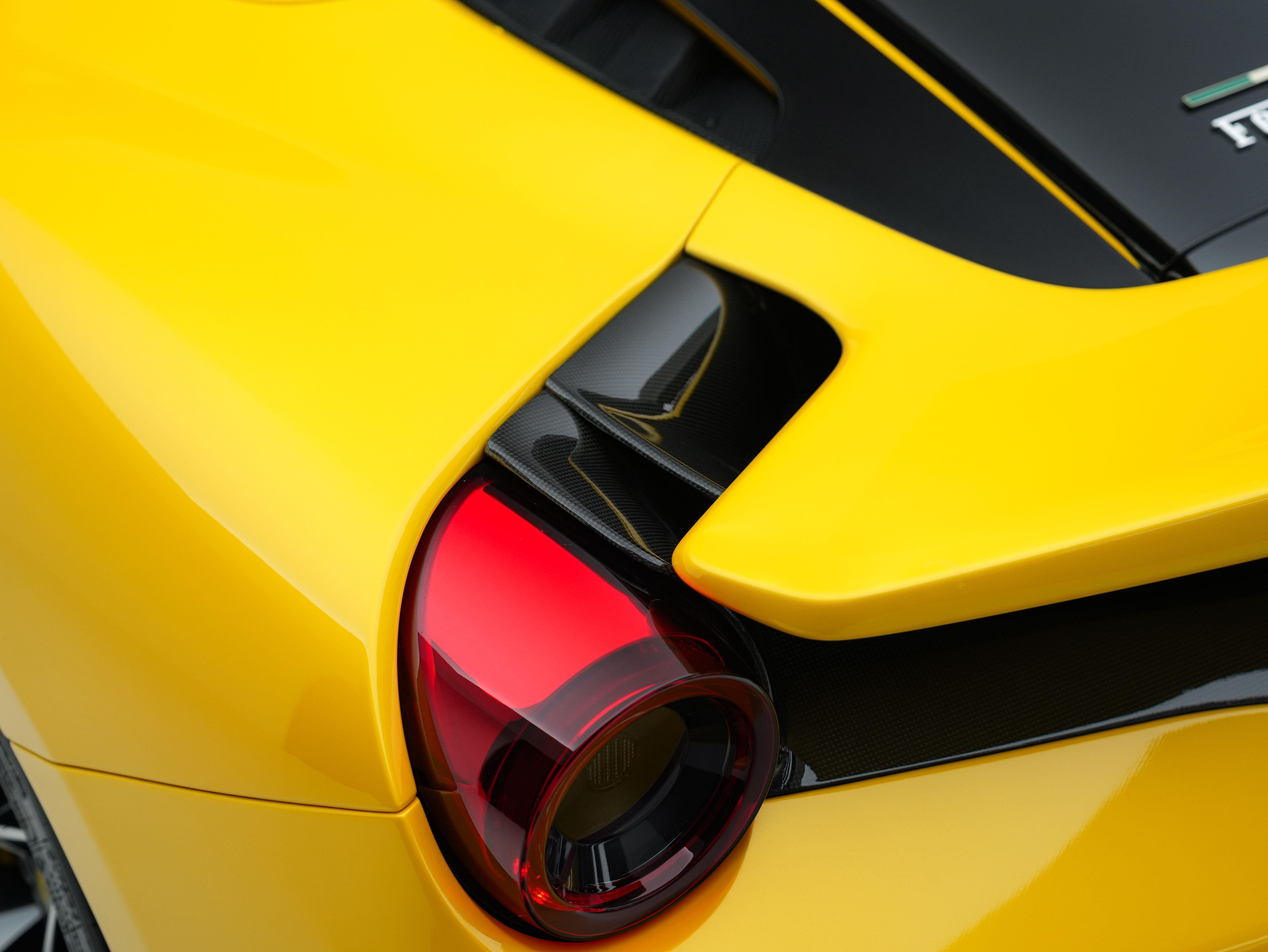 Ferrari 488 2019 thumb 6