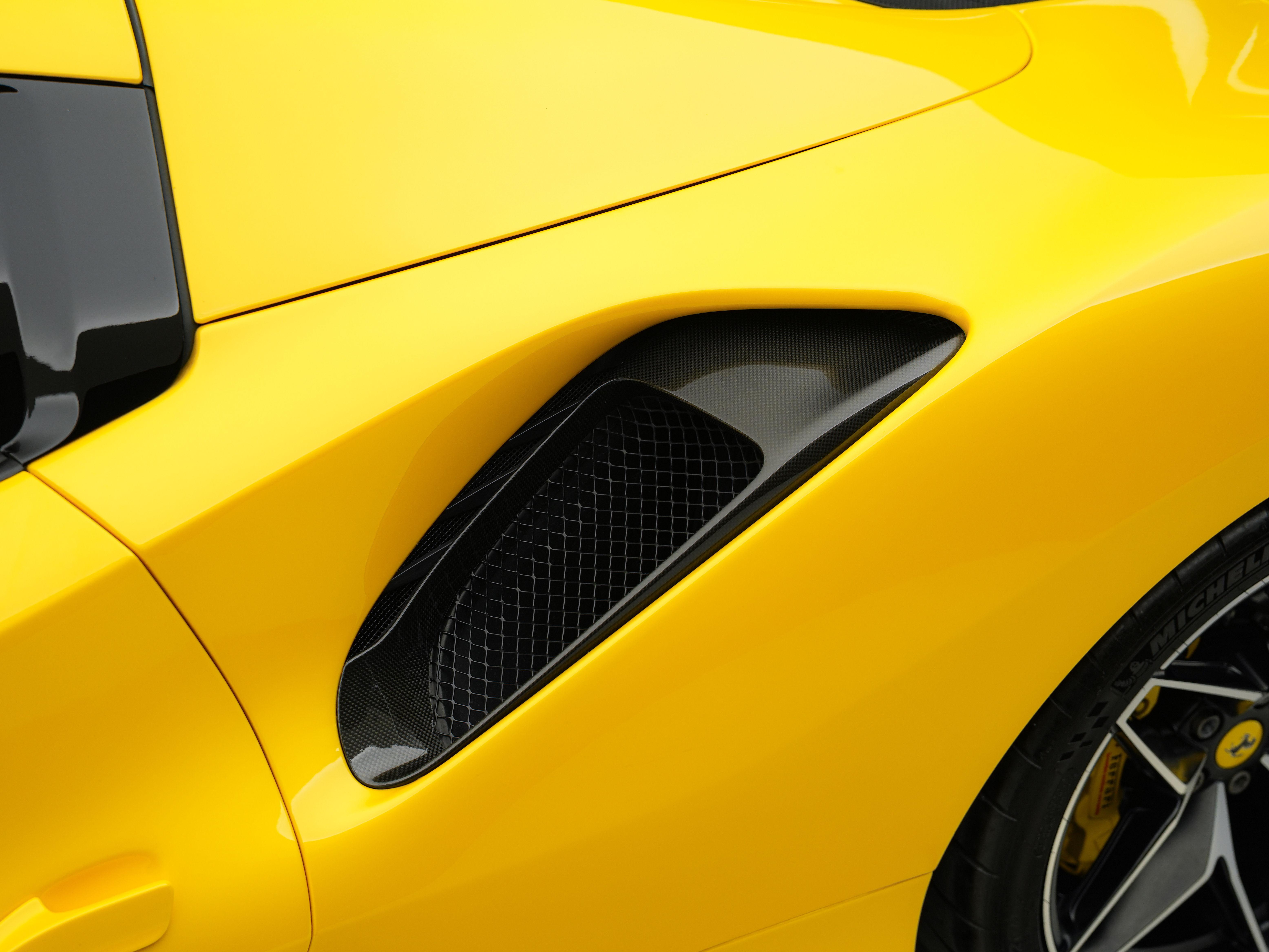 Ferrari 488 2019 thumb 8