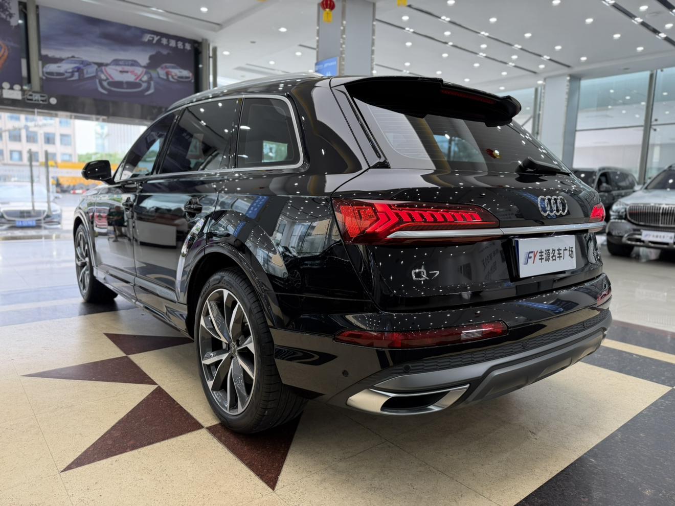 Audi Q7 2021 thumb 3