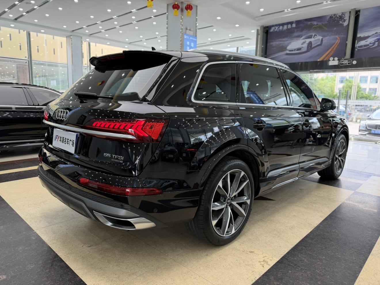 Audi Q7 2021 thumb 5