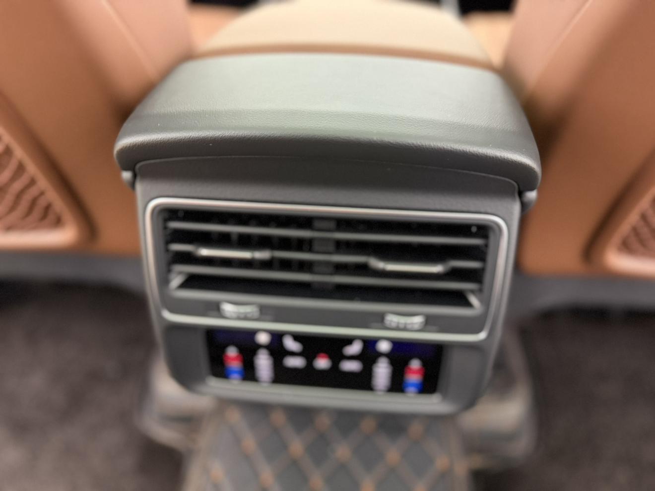 Audi Q7 2021 thumb 10