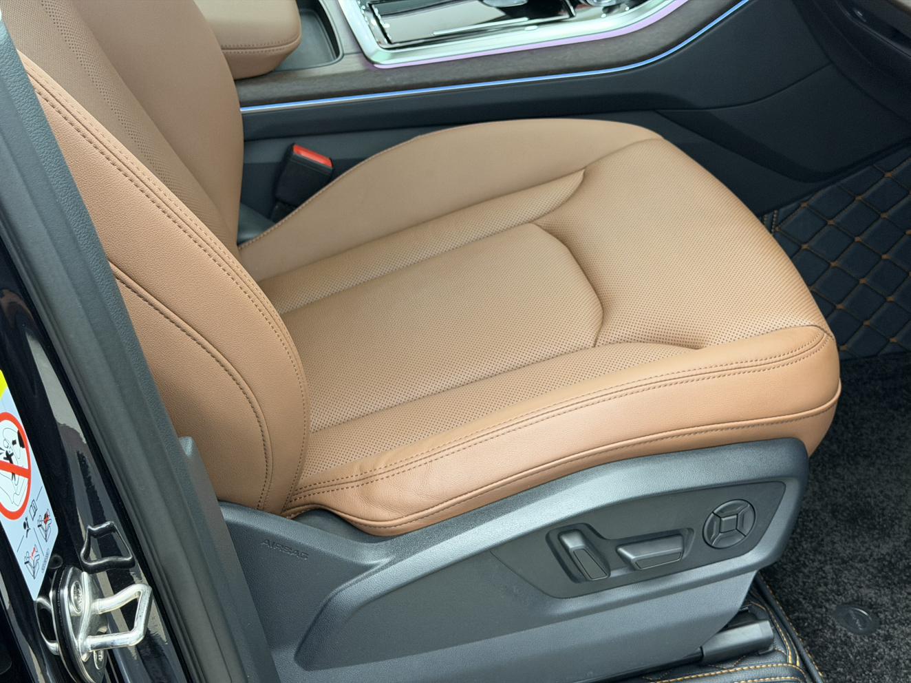 Audi Q7 2021 thumb 11