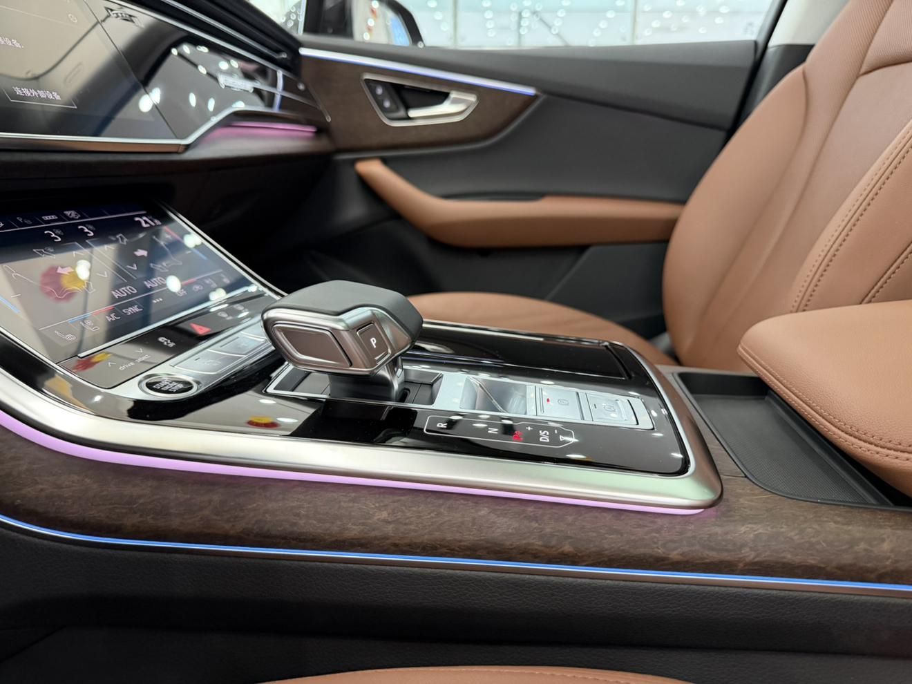 Audi Q7 2021 thumb 12