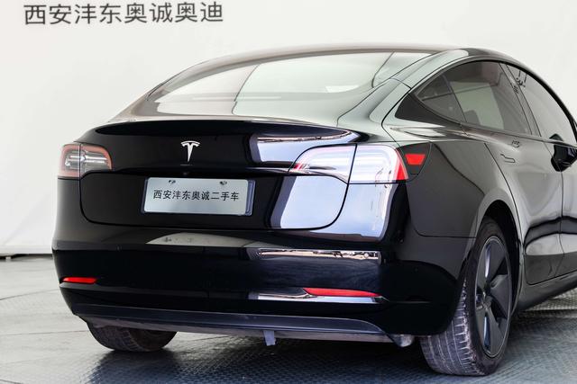 Tesla Model 3 2022 thumb 4
