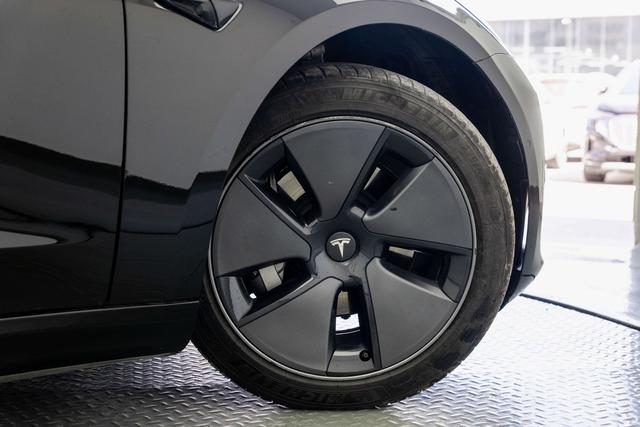 Tesla Model 3 2022 thumb 9
