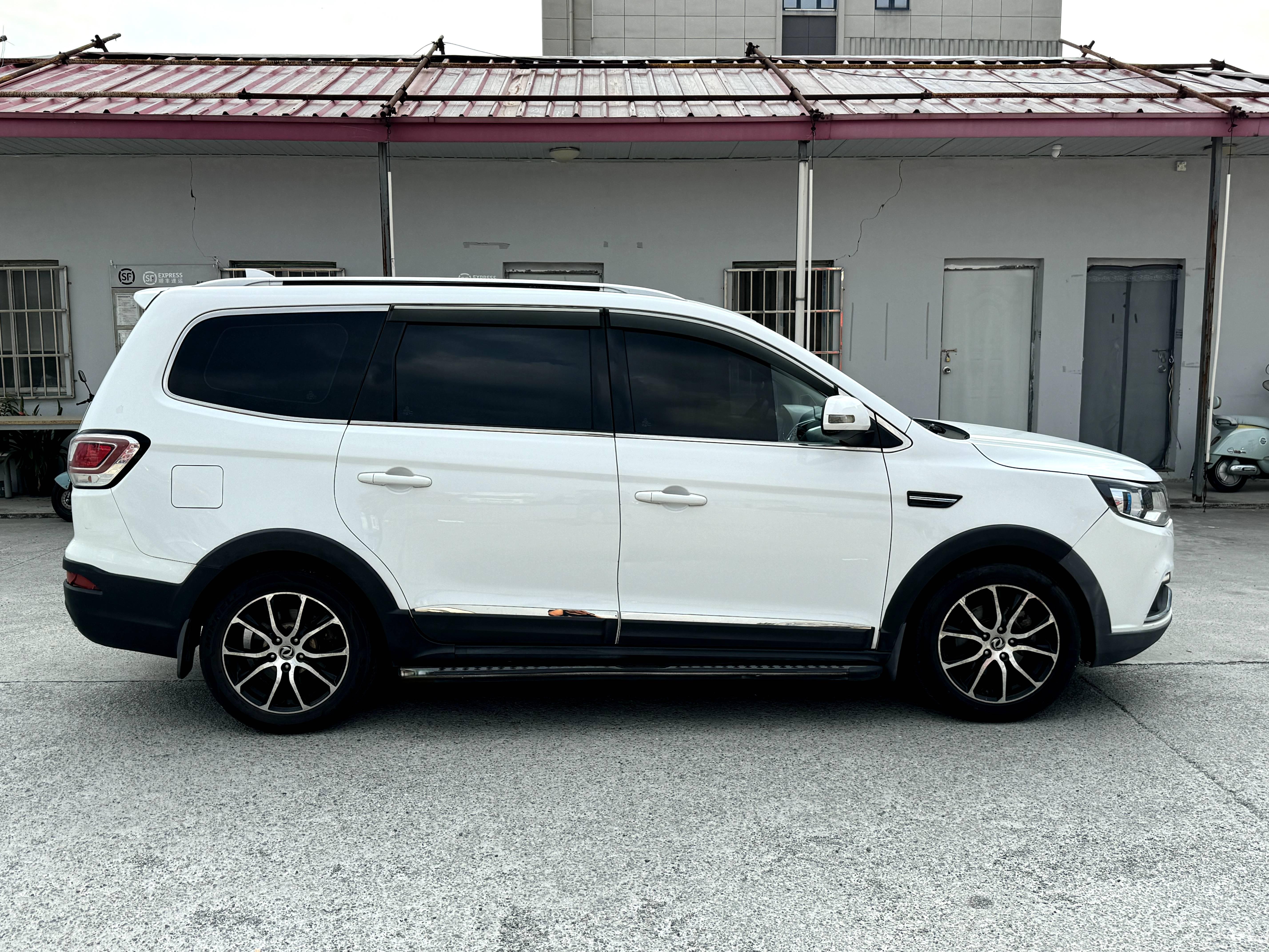 Dongfeng Fengxing SX6 2016 thumb 6
