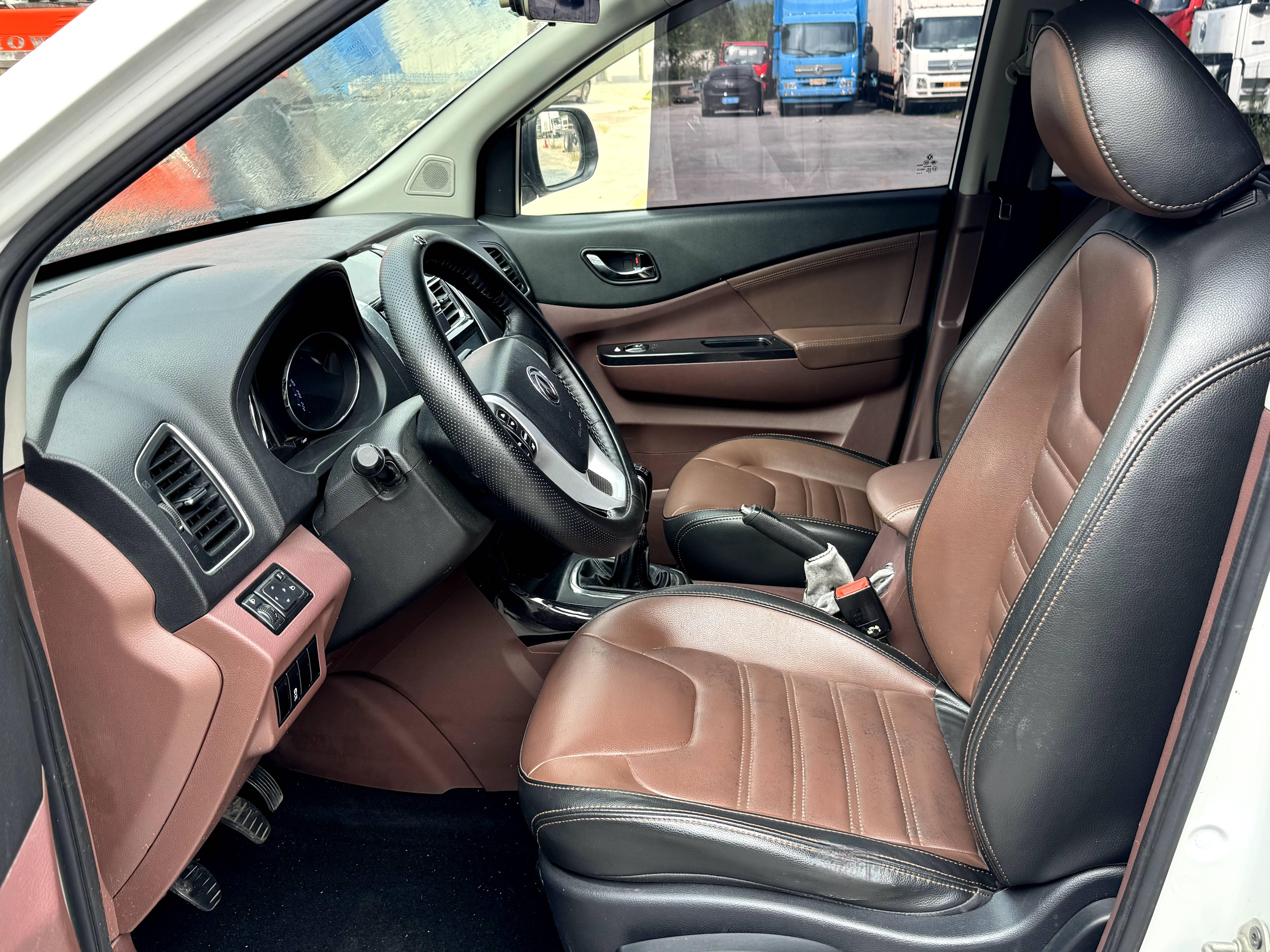 Dongfeng Fengxing SX6 2016 thumb 9