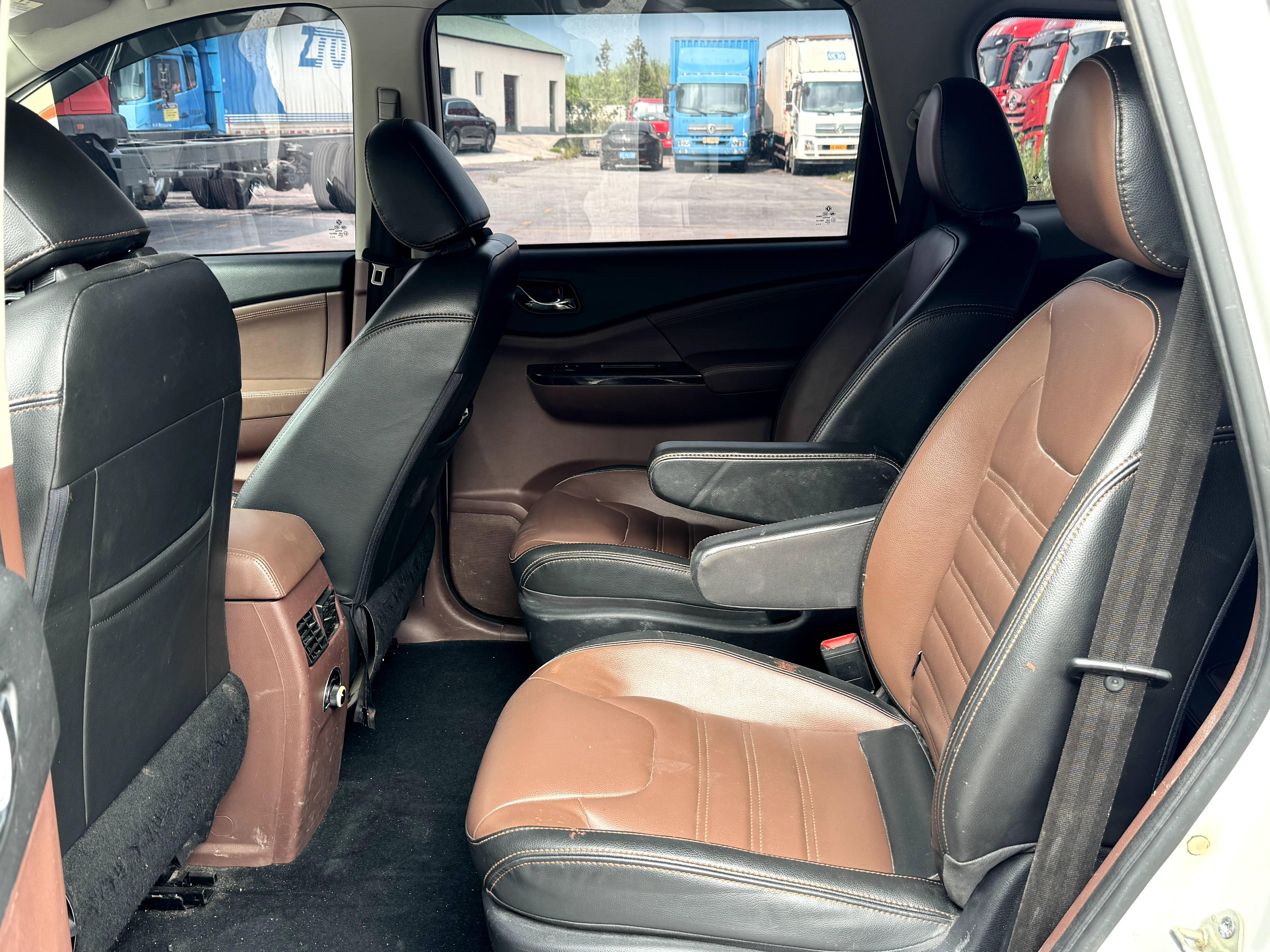 Dongfeng Fengxing SX6 2016 thumb 10