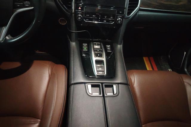 Honda UR-V 2017 thumb 11