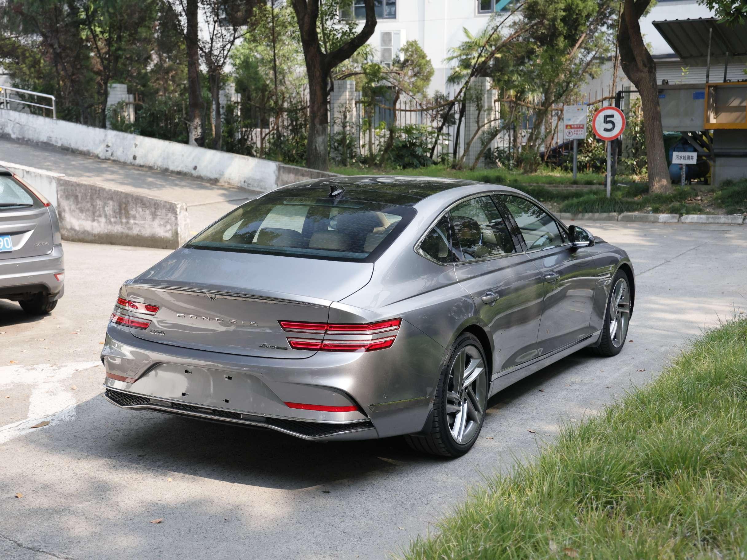 Genesis G80 2024 thumb 2