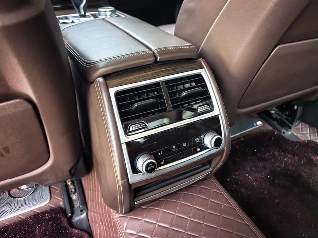 BMW 7 серии 2019 thumb 10