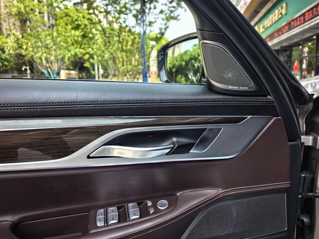 BMW 7 серии 2019 thumb 11