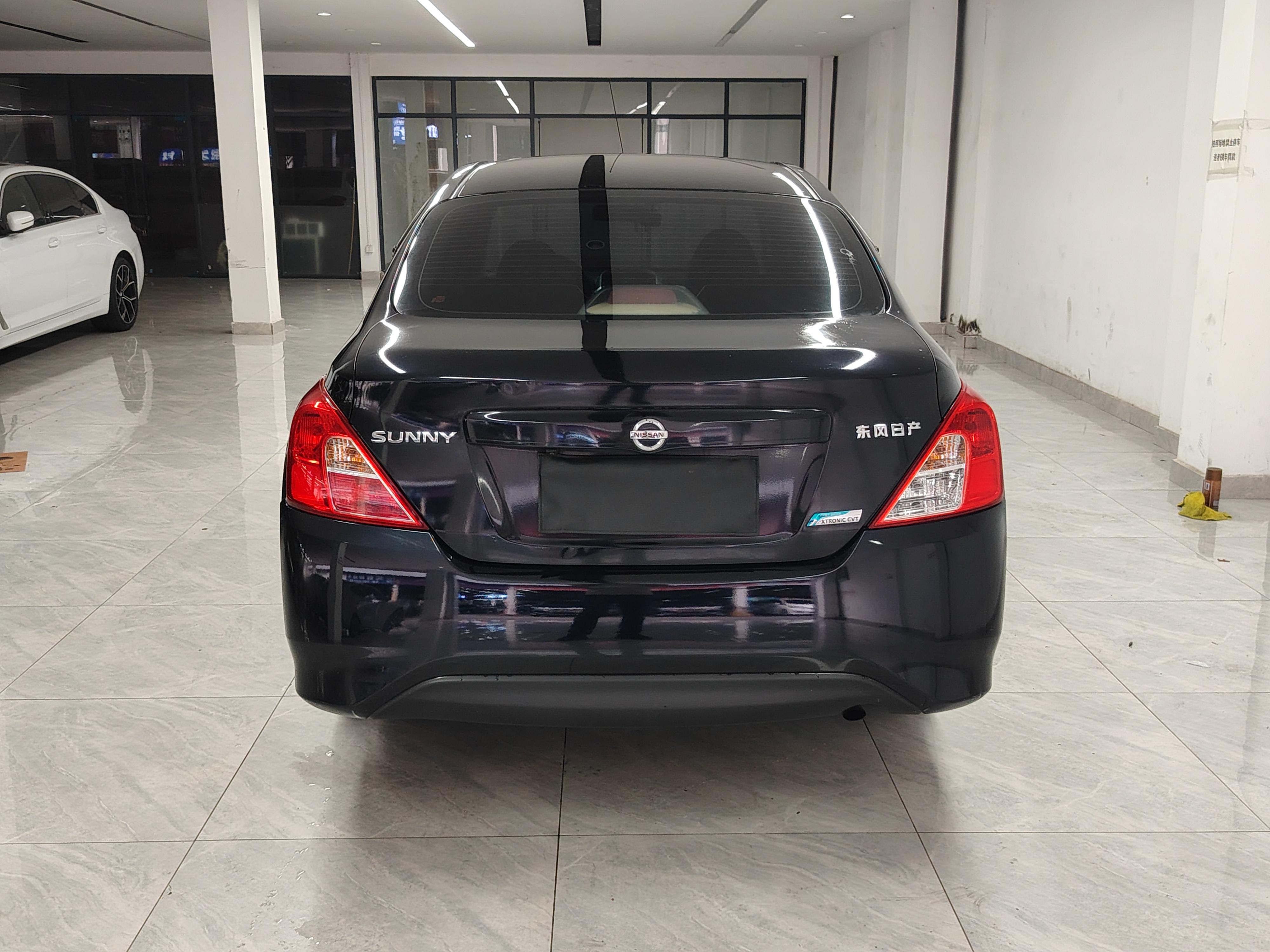 Nissan Sunny 2015 thumb 3