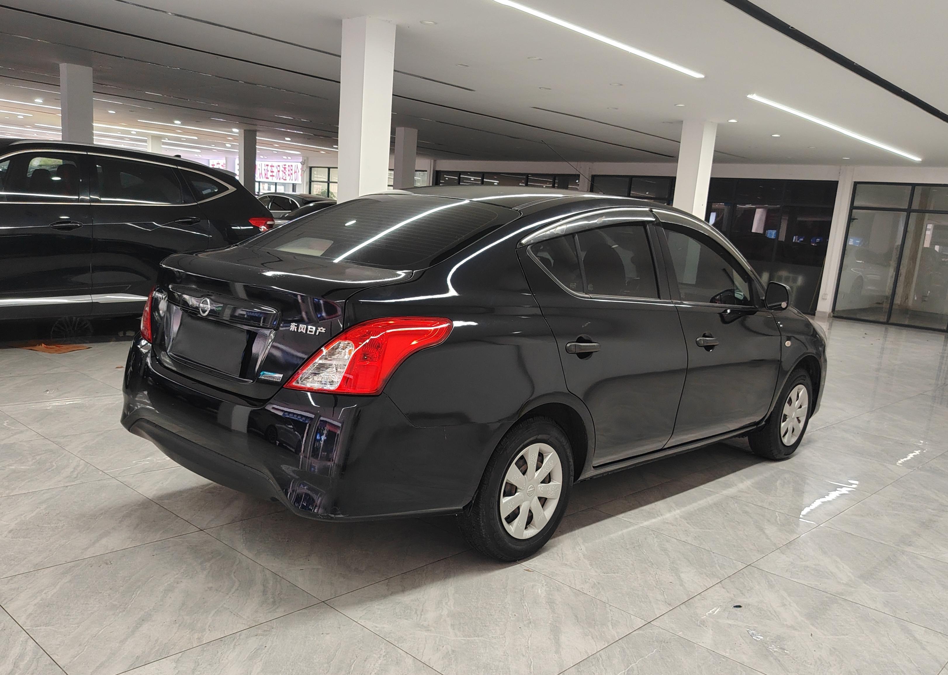 Nissan Sunny 2015 thumb 4