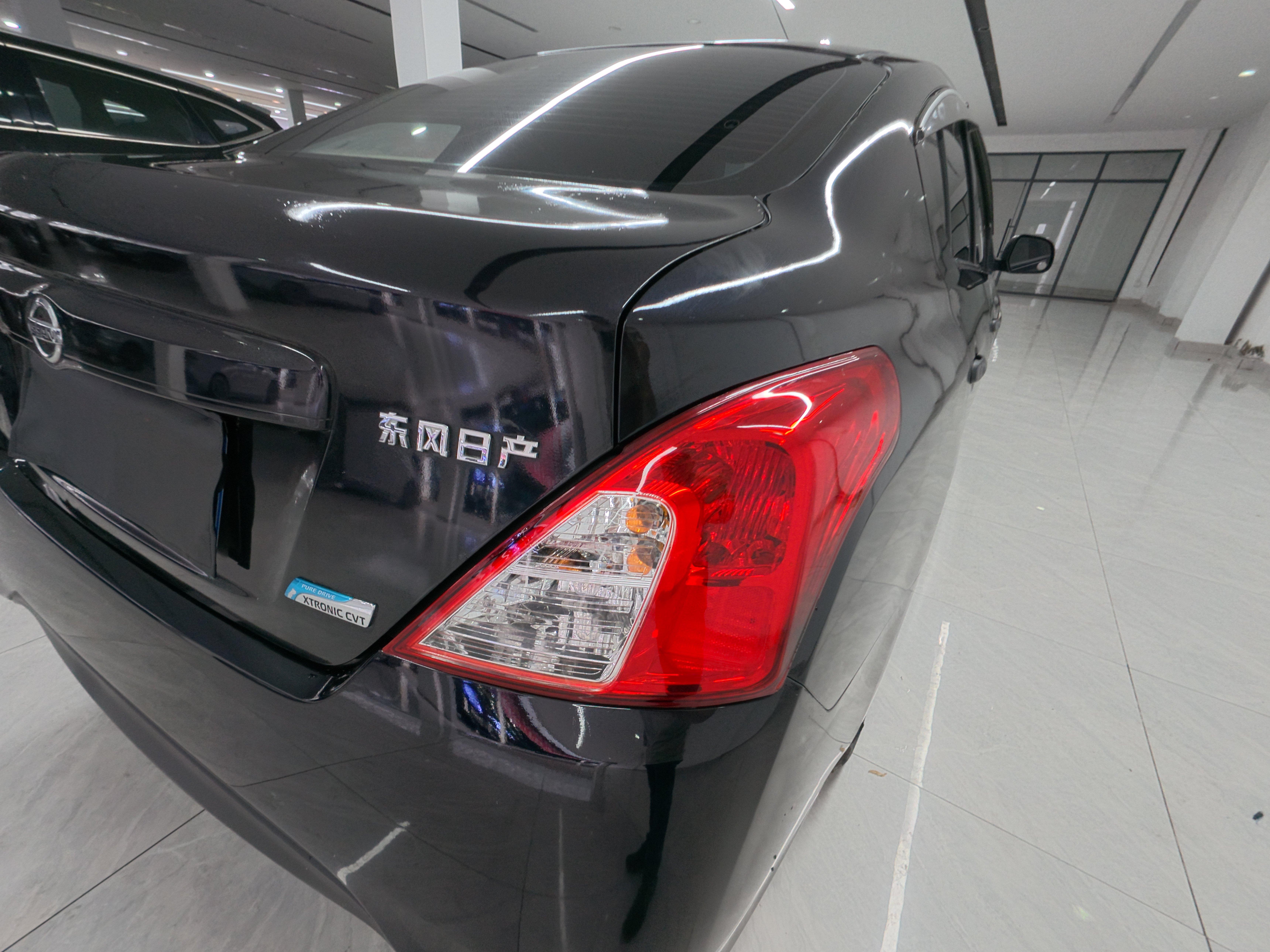 Nissan Sunny 2015 thumb 6