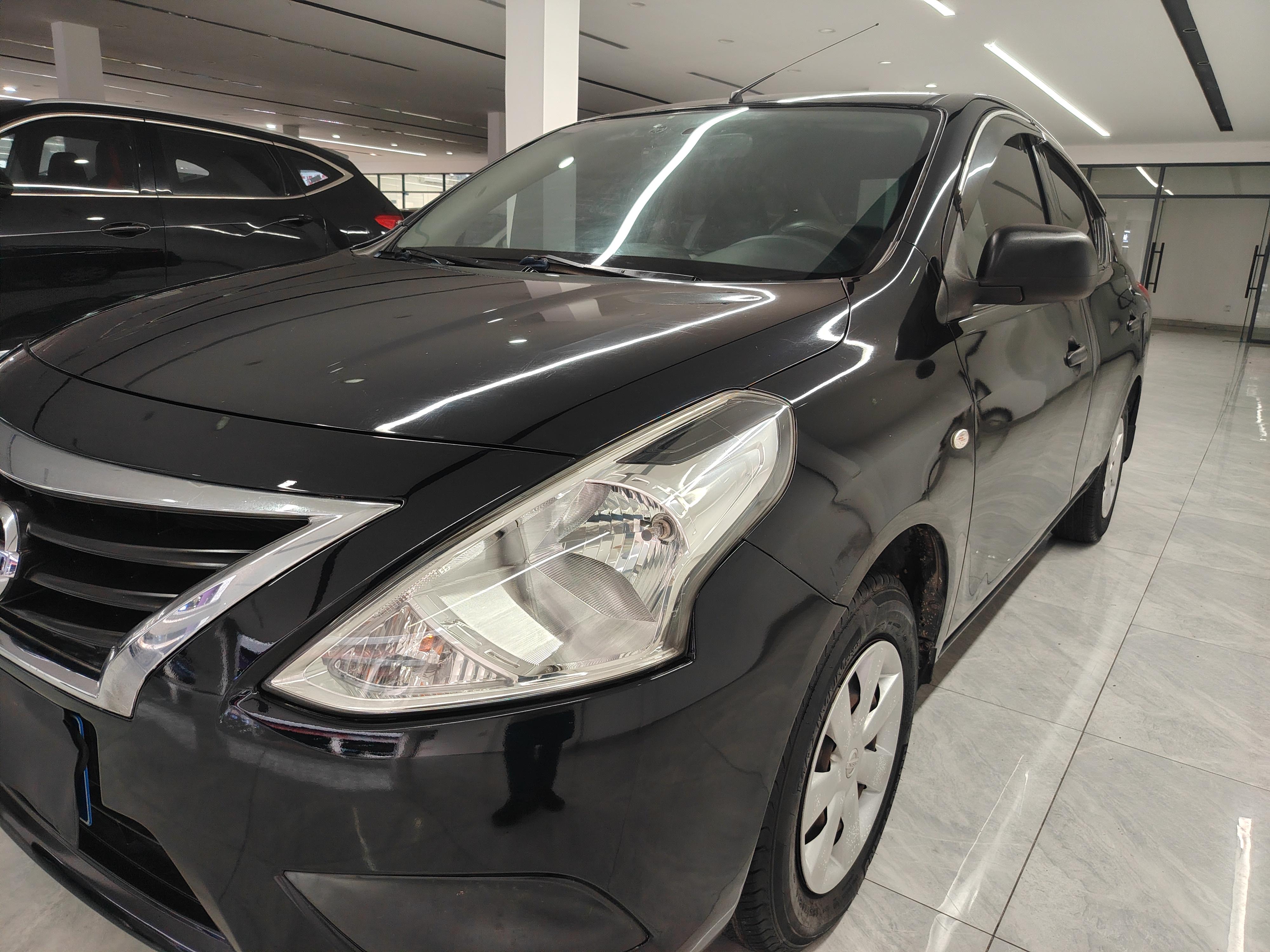 Nissan Sunny 2015 thumb 7