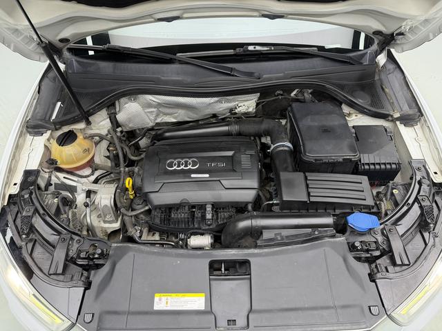 Audi Q3 2016 thumb 8