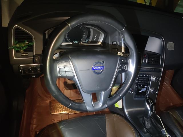 Volvo XC60 2015 thumb 5