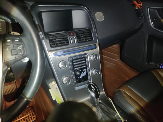 Volvo XC60 2015 thumb 6