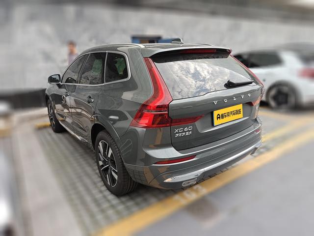 Volvo XC60 2026 thumb 2