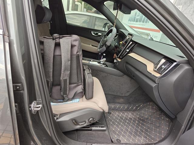 Volvo XC60 2026 thumb 9