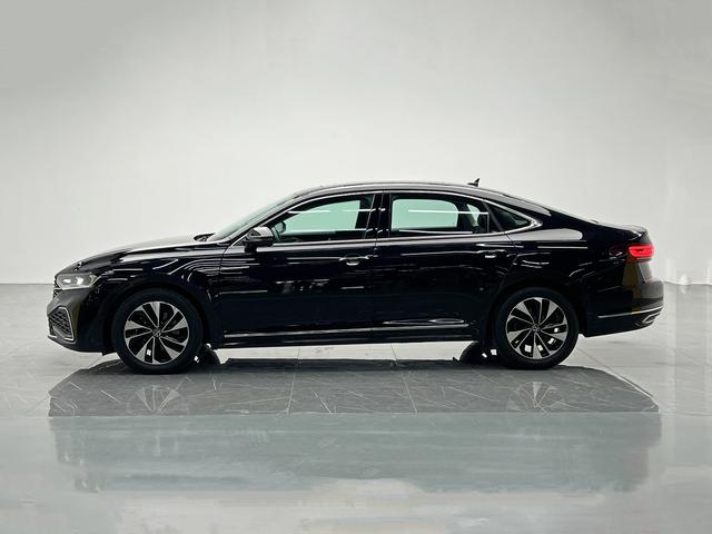 Volkswagen Passat (North America and China) 2023 thumb 2
