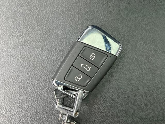 Volkswagen Passat (North America and China) 2023 thumb 9