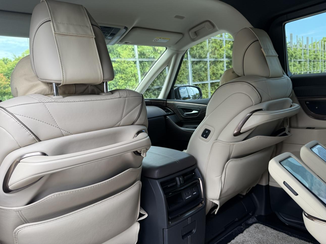 Toyota Alphard 2024 thumb 7