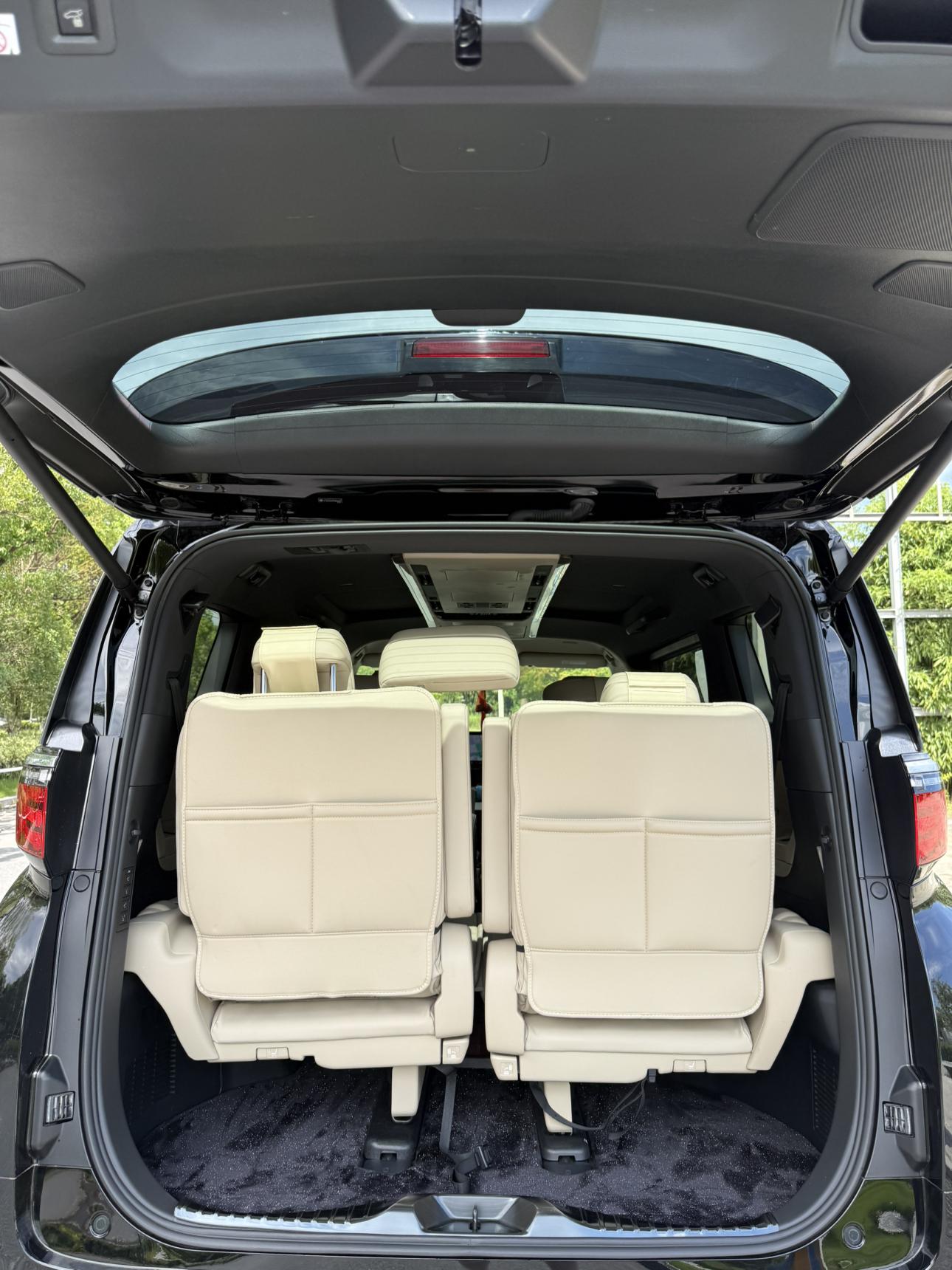 Toyota Alphard 2024 thumb 11