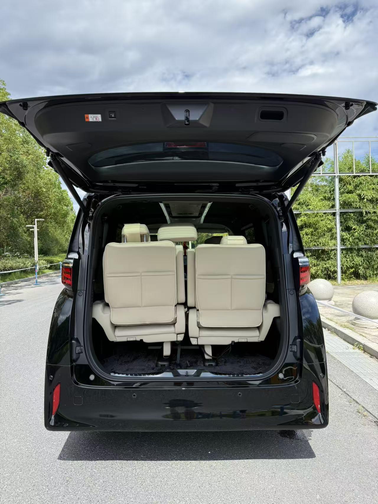 Toyota Alphard 2024 thumb 12