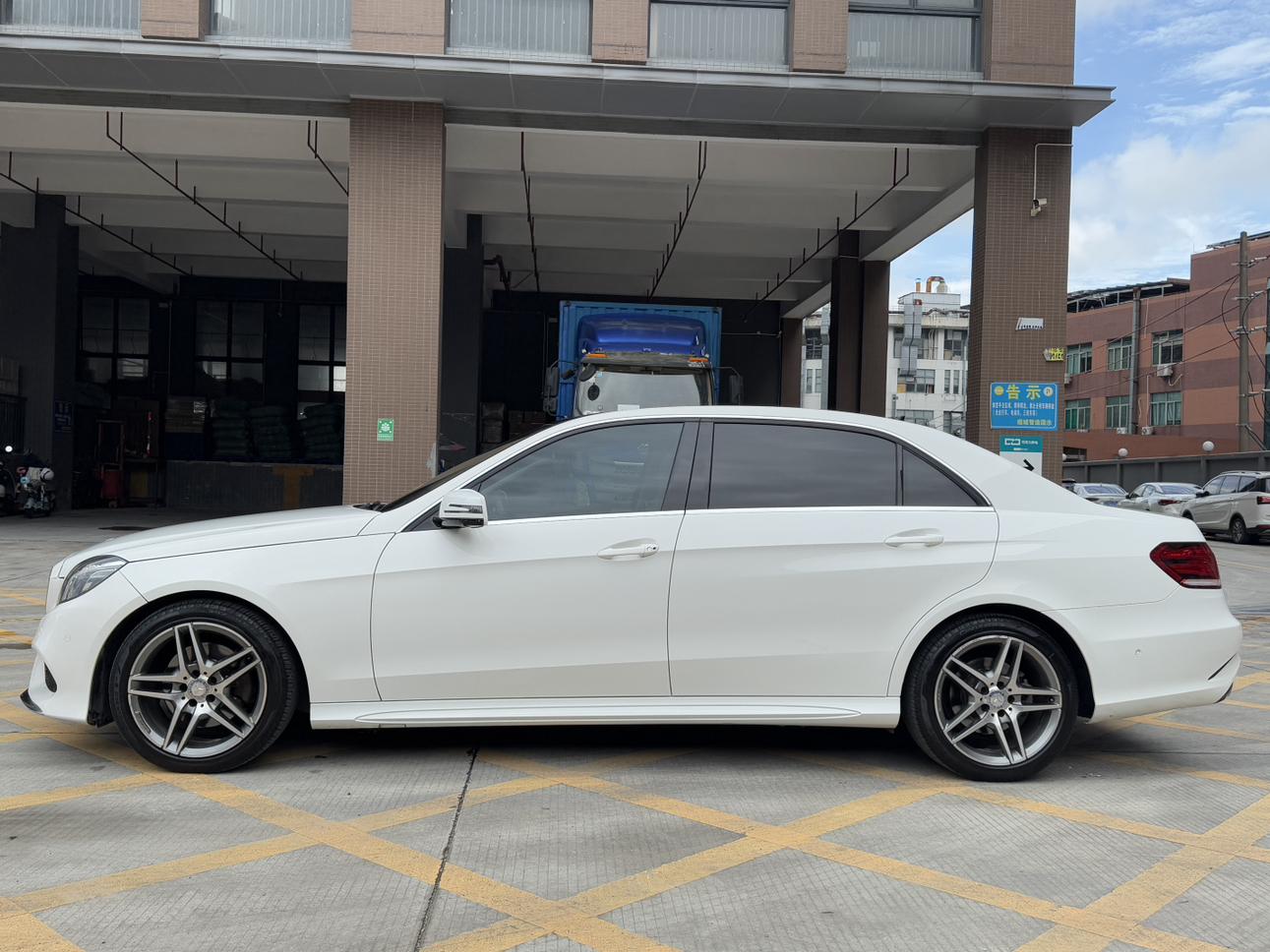 Mercedes-Benz E-Класс 2014 thumb 2