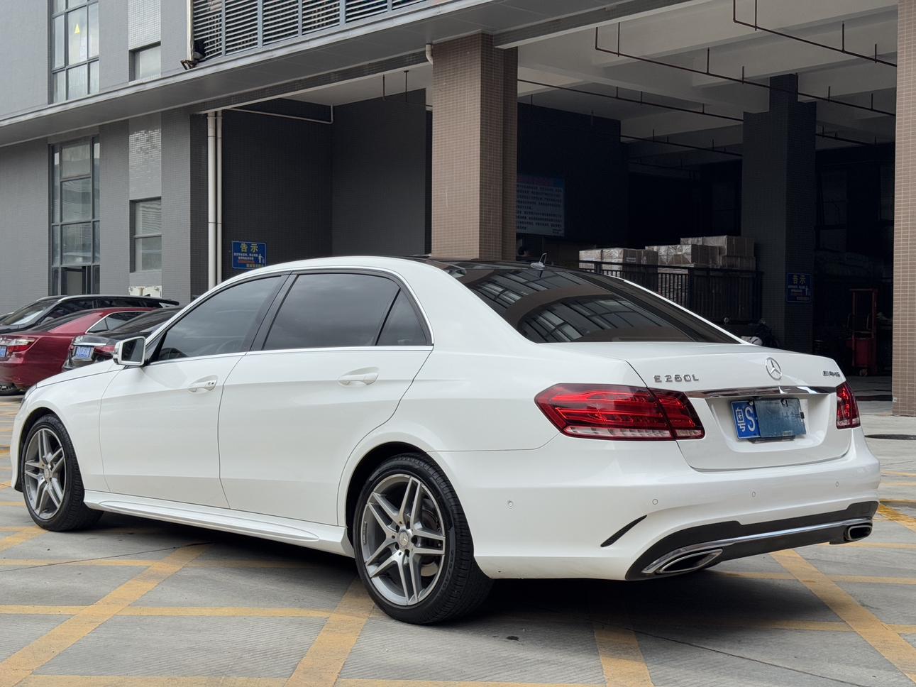 Mercedes-Benz E-Класс 2014 thumb 3