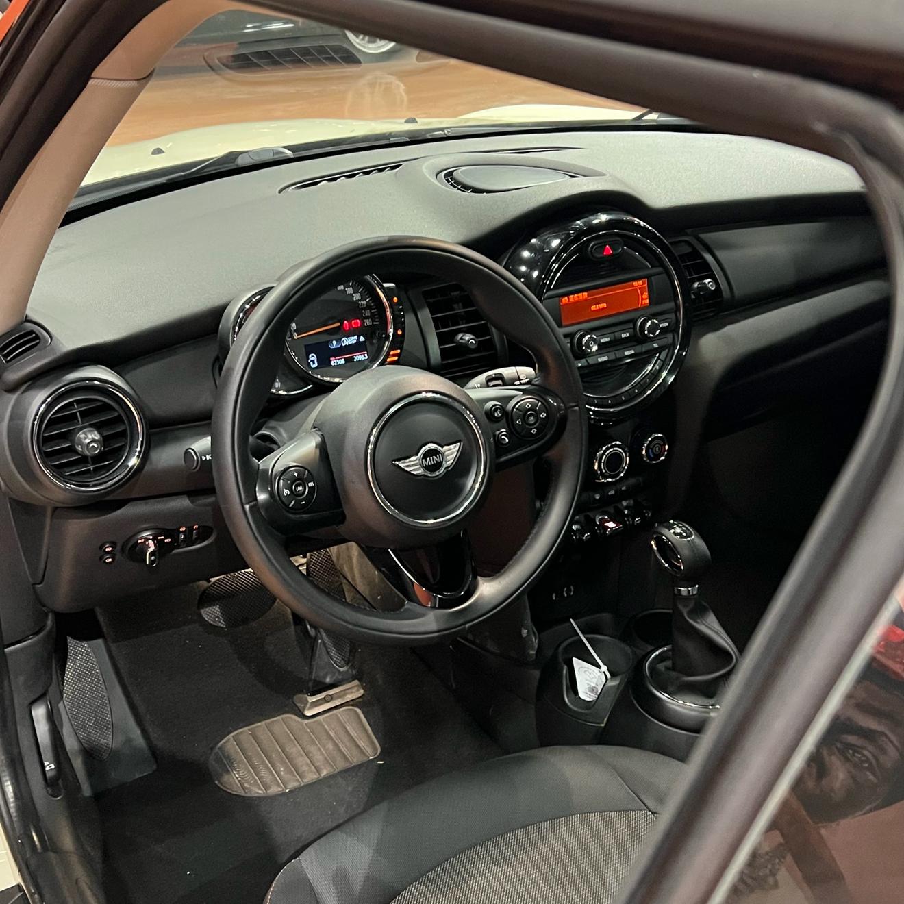 Mini Hatch 2014 thumb 9