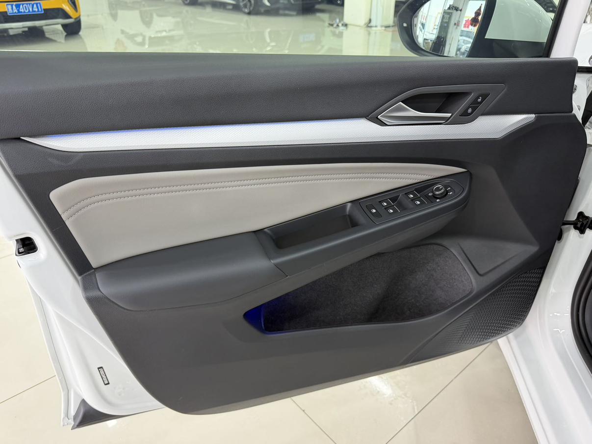 Volkswagen Golf Sportsvan 2023 thumb 7