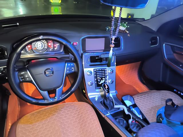 Volvo S60 2019 thumb 3