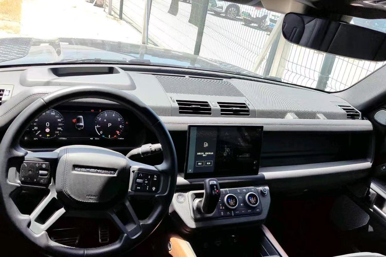 Land Rover Defender 2023 thumb 2